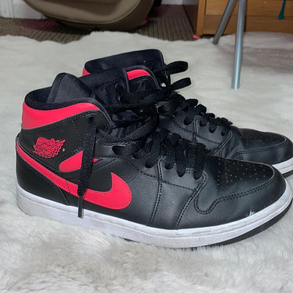 Nike Air Jordans Mid